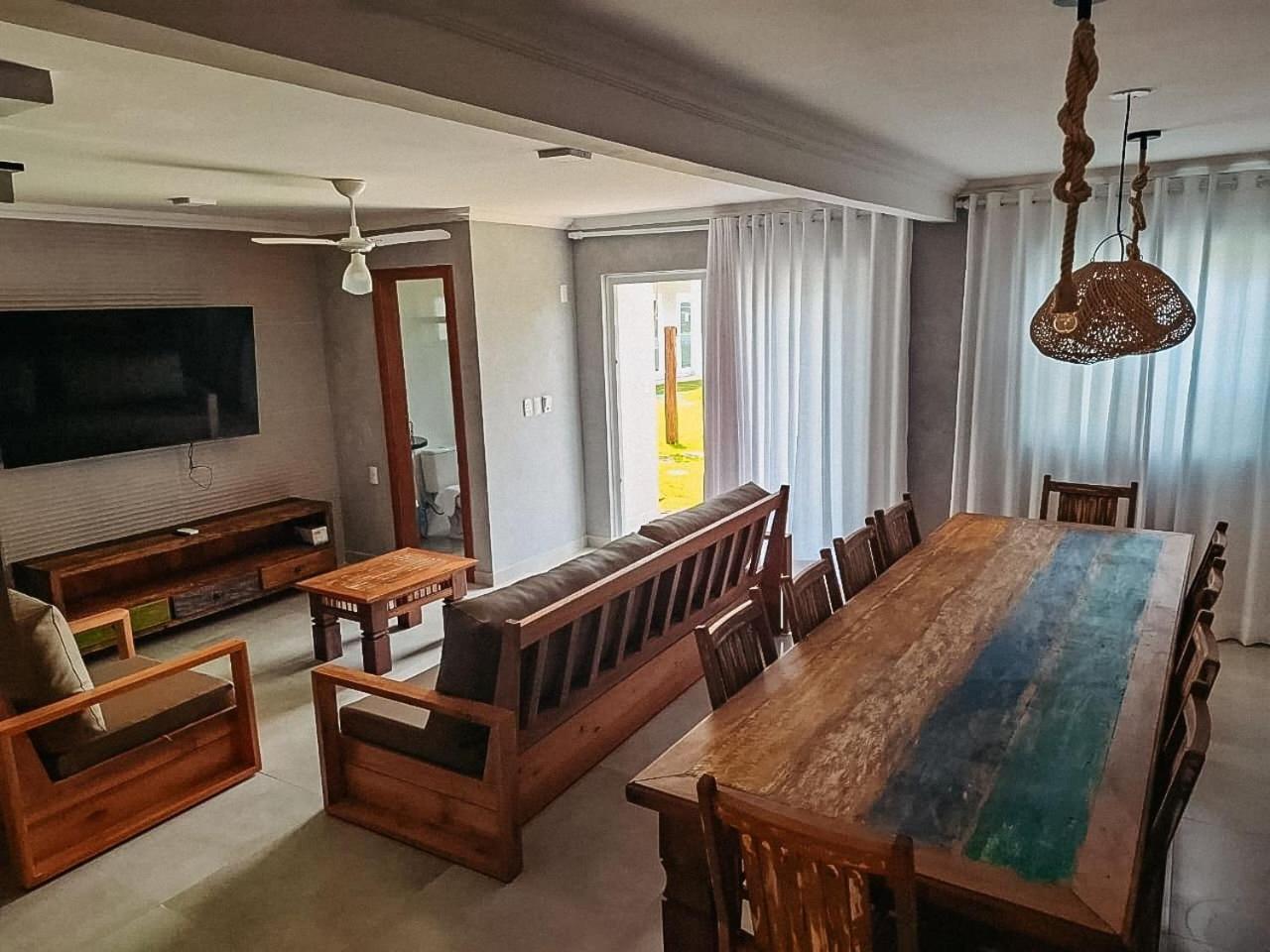 Casa de férias Casa Em A 200m Da Em Arraial D'ajuda, Com 3 Suites, Sala Climatizada, Area Gourmet Privativa, Internet 300mbps, Com Piscinas Adulto E Infantil, Sauna, Quadra De Tenis E Portaria 24hrs. Porto Seguro