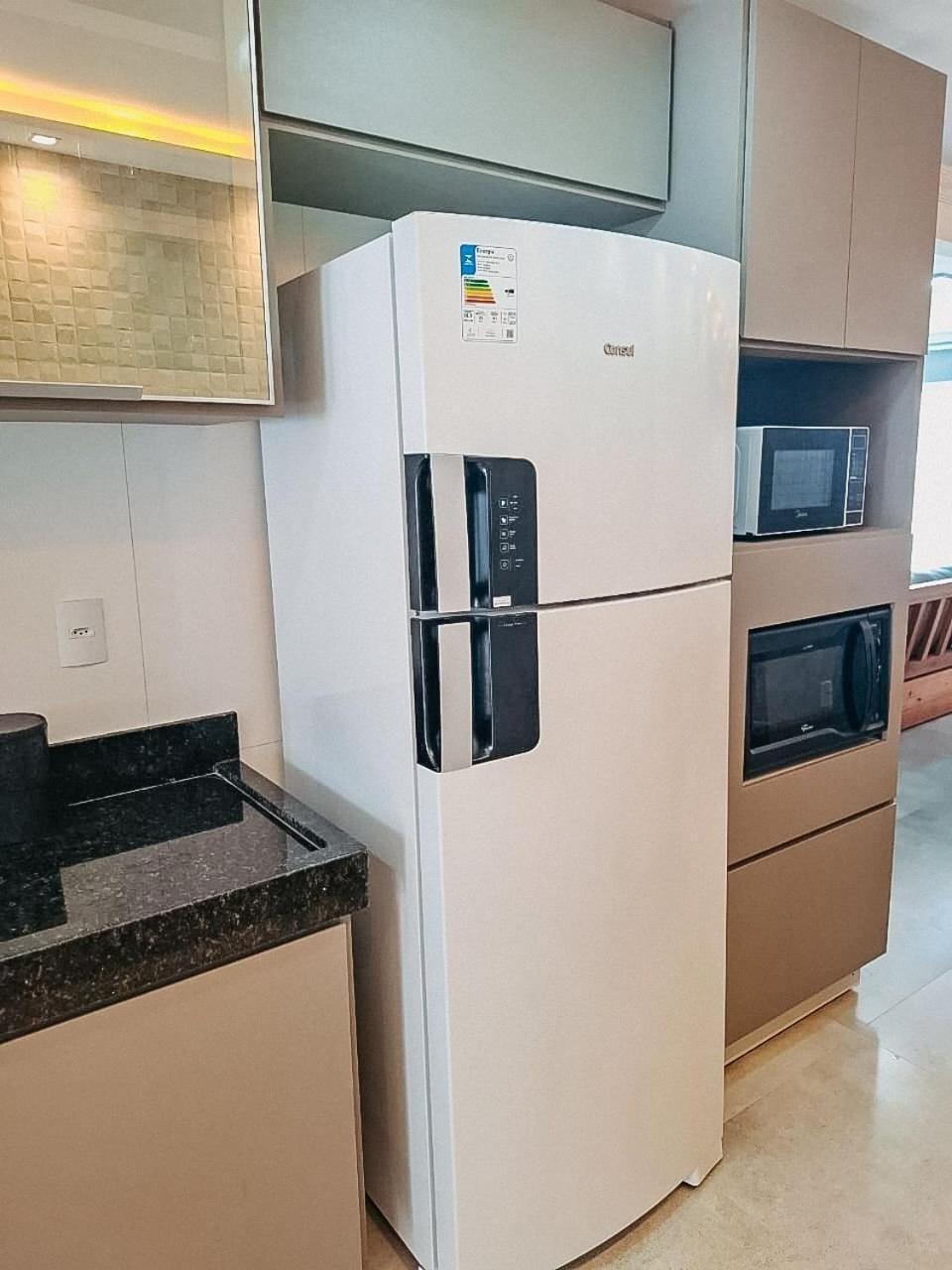Casa Em A 200m Da Em Arraial D'ajuda, Com 3 Suites, Sala Climatizada, Area Gourmet Privativa, Internet 300mbps, Com Piscinas Adulto E Infantil, Sauna, Quadra De Tenis E Portaria 24hrs. *