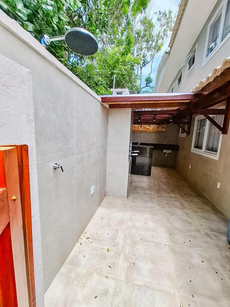 Casa Em A 200m Da Em Arraial D'ajuda, Com 3 Suites, Sala Climatizada, Area Gourmet Privativa, Internet 300mbps, Com Piscinas Adulto E Infantil, Sauna, Quadra De Tenis E Portaria 24hrs. Casa de férias *