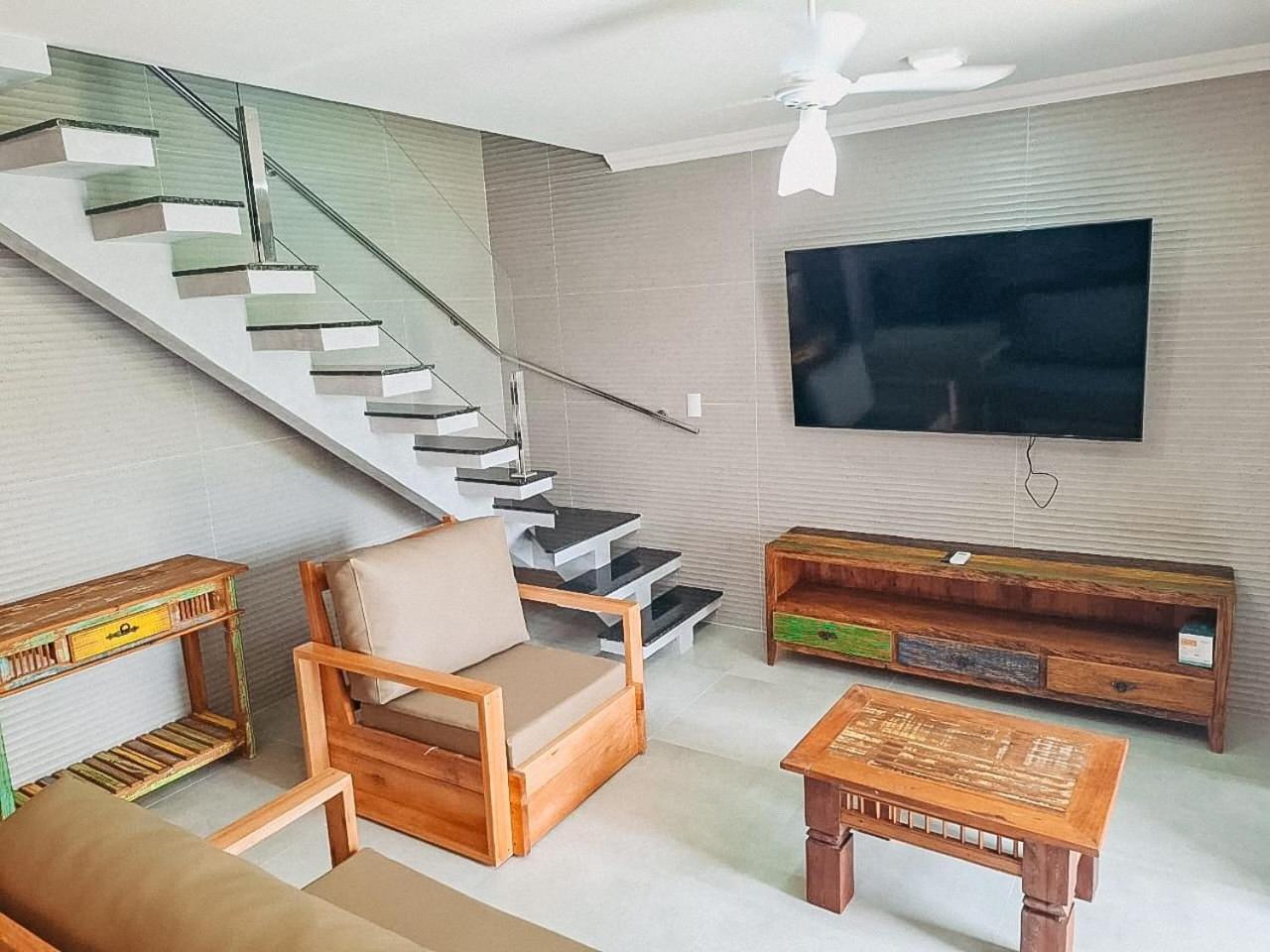 Casa Em A 200m Da Em Arraial D'ajuda, Com 3 Suites, Sala Climatizada, Area Gourmet Privativa, Internet 300mbps, Com Piscinas Adulto E Infantil, Sauna, Quadra De Tenis E Portaria 24hrs. *