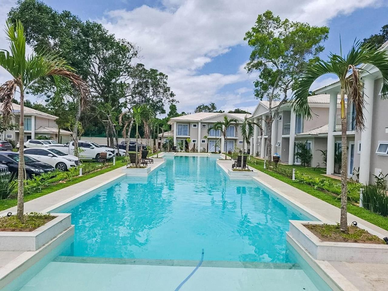 Casa Em A 200m Da Em Arraial D'ajuda, Com 3 Suites, Sala Climatizada, Area Gourmet Privativa, Internet 300mbps, Com Piscinas Adulto E Infantil, Sauna, Quadra De Tenis E Portaria 24hrs.