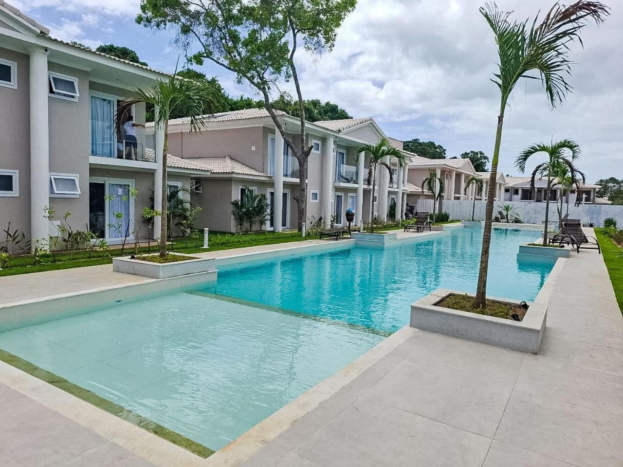 Casa Em A 200m Da Em Arraial D'ajuda, Com 3 Suites, Sala Climatizada, Area Gourmet Privativa, Internet 300mbps, Com Piscinas Adulto E Infantil, Sauna, Quadra De Tenis E Portaria 24hrs. Porto Seguro