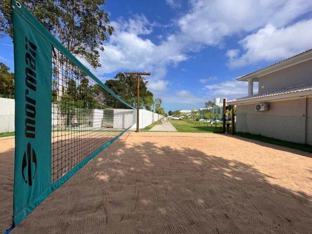 Casa Em A 200m Da Em Arraial D'ajuda, Com 3 Suites, Sala Climatizada, Area Gourmet Privativa, Internet 300mbps, Com Piscinas Adulto E Infantil, Sauna, Quadra De Tenis E Portaria 24hrs. *