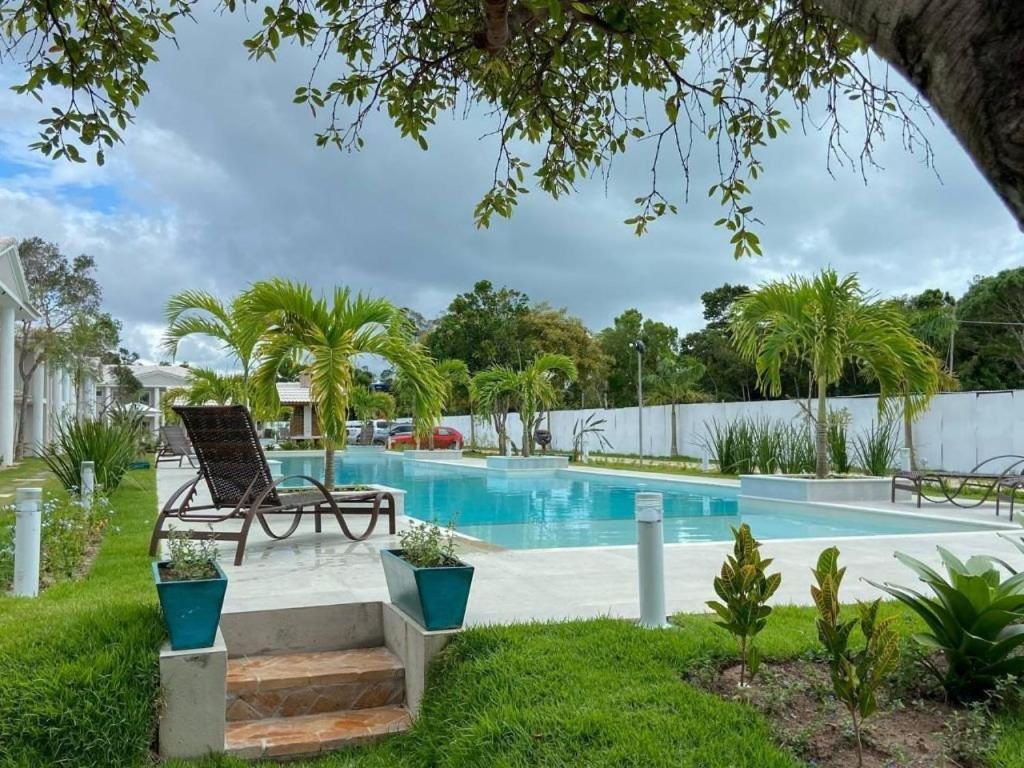 Casa Em A 200m Da Em Arraial D'ajuda, Com 3 Suites, Sala Climatizada, Area Gourmet Privativa, Internet 300mbps, Com Piscinas Adulto E Infantil, Sauna, Quadra De Tenis E Portaria 24hrs. Porto Seguro