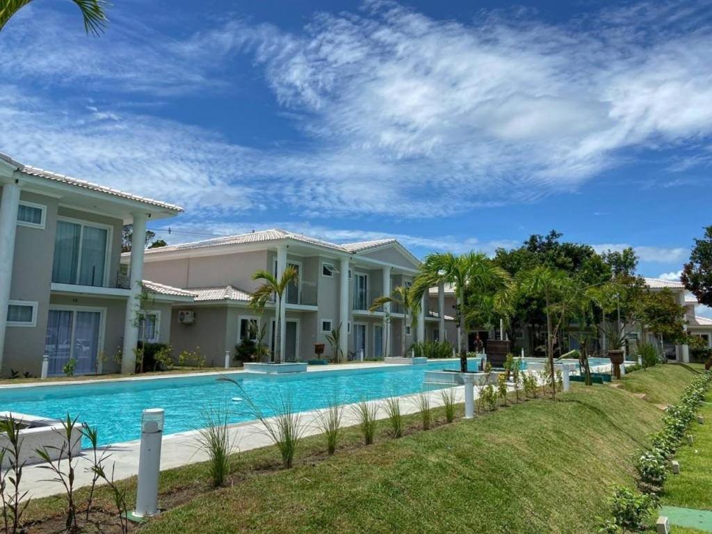 Casa Em A 200m Da Em Arraial D'ajuda, Com 3 Suites, Sala Climatizada, Area Gourmet Privativa, Internet 300mbps, Com Piscinas Adulto E Infantil, Sauna, Quadra De Tenis E Portaria 24hrs.