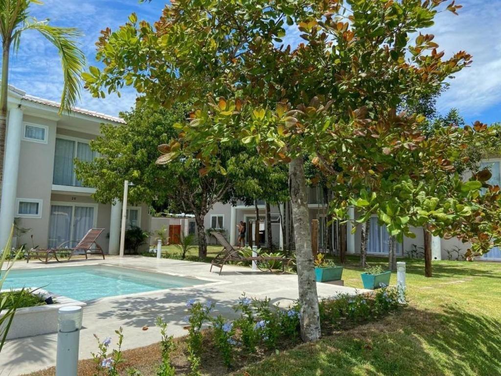 Casa Em A 200m Da Em Arraial D'ajuda, Com 3 Suites, Sala Climatizada, Area Gourmet Privativa, Internet 300mbps, Com Piscinas Adulto E Infantil, Sauna, Quadra De Tenis E Portaria 24hrs. Casa de férias