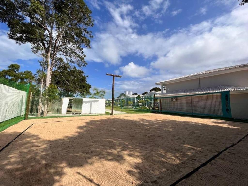 Casa de férias Casa Em A 200m Da Em Arraial D'ajuda, Com 3 Suites, Sala Climatizada, Area Gourmet Privativa, Internet 300mbps, Com Piscinas Adulto E Infantil, Sauna, Quadra De Tenis E Portaria 24hrs.