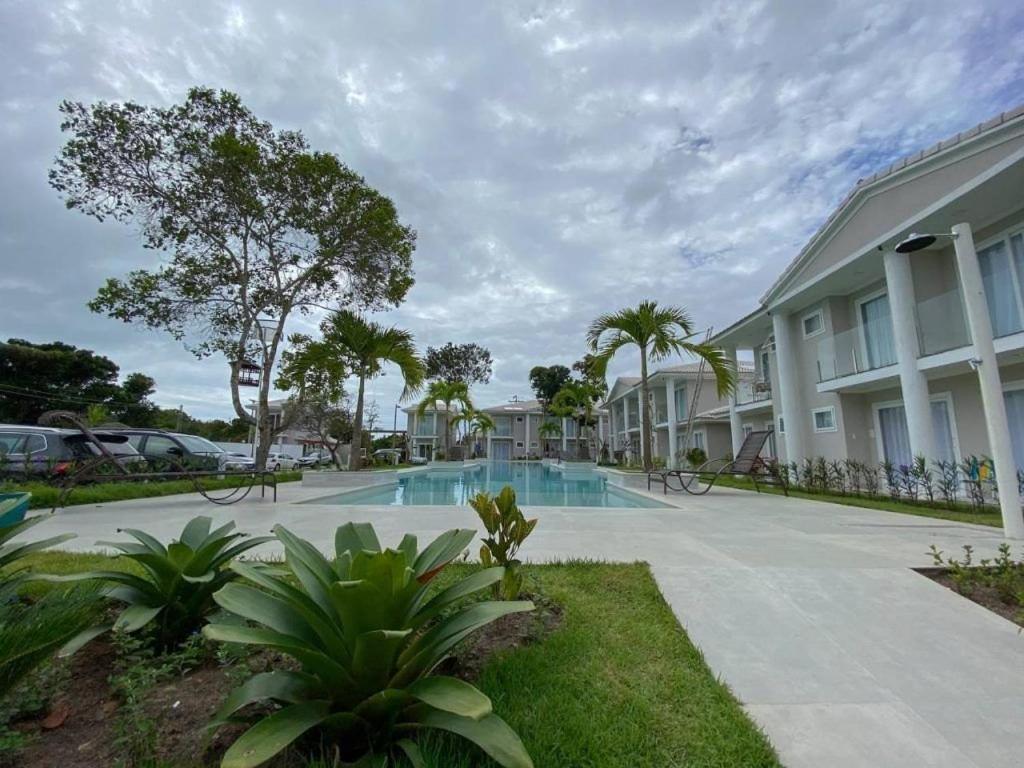 Casa Em A 200m Da Em Arraial D'ajuda, Com 3 Suites, Sala Climatizada, Area Gourmet Privativa, Internet 300mbps, Com Piscinas Adulto E Infantil, Sauna, Quadra De Tenis E Portaria 24hrs. Casa de férias *